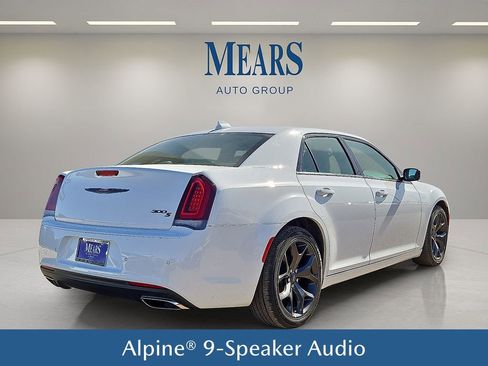 Used 2023 Chrysler 300 S image 6