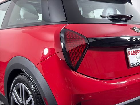 Certified 2025 MINI Cooper 2-Door Hardtop FWD image 9