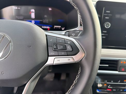 Used 2025 Volkswagen Taos SE image 15