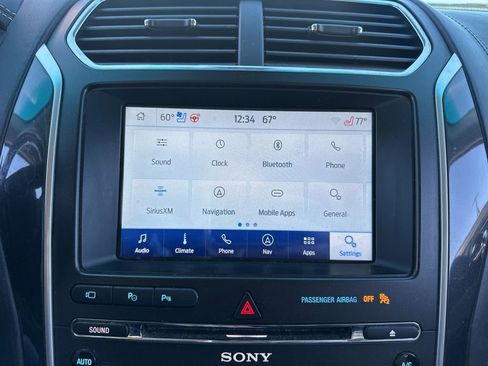 Used 2016 Ford Explorer Platinum image 44