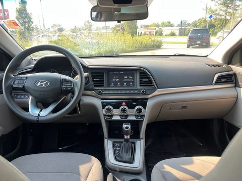 Used 2019 Hyundai Elantra SEL FWD image 15