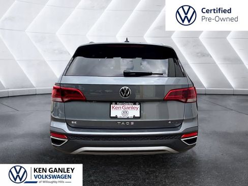 Used 2024 Volkswagen Taos SE w/ Panoramic Sunroof Package AWD/4WD image 3