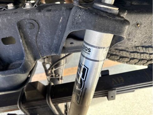 Used 2017 Toyota Tacoma TRD Off-Road image 10