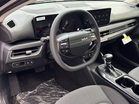New 2025 Kia K4 LXS image 18