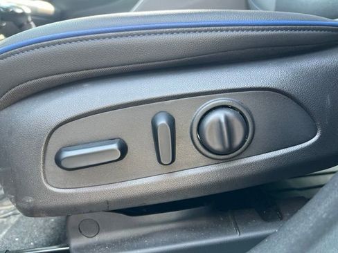 Used 2024 Buick Envista Sport Touring w/ Convenience I Package FWD image 16