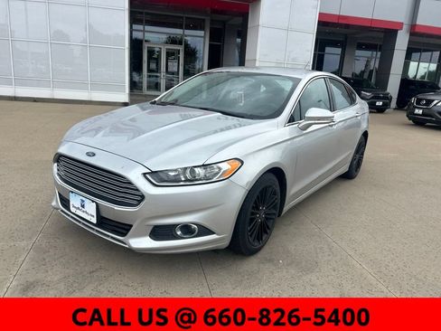 Used 2016 Ford Fusion SE w/ Equipment Group 202A FWD image 2