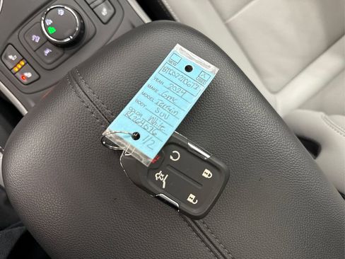 Used 2024 GMC Terrain SLT image 40