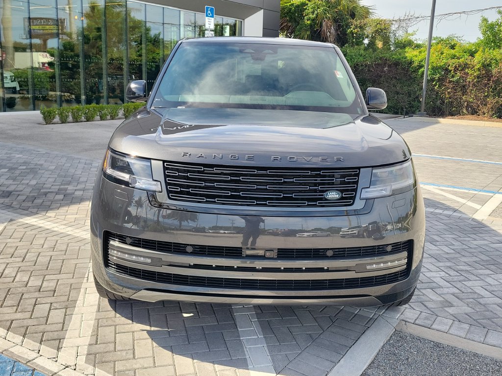Certified 2025 Land Rover Range Rover SE AWD/4WD image 8