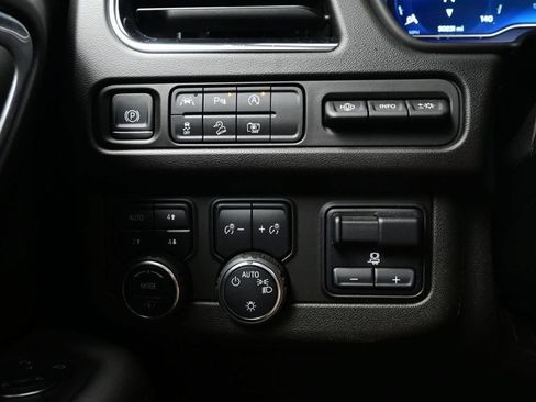 Used 2024 Chevrolet Tahoe High Country AWD/4WD image 16