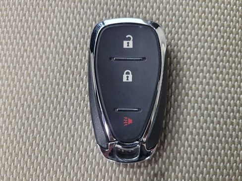 Used 2022 Chevrolet Traverse LS image 32