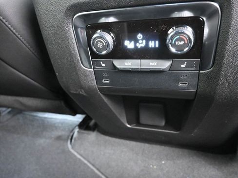 New 2026 Chevrolet Suburban Z71 image 11