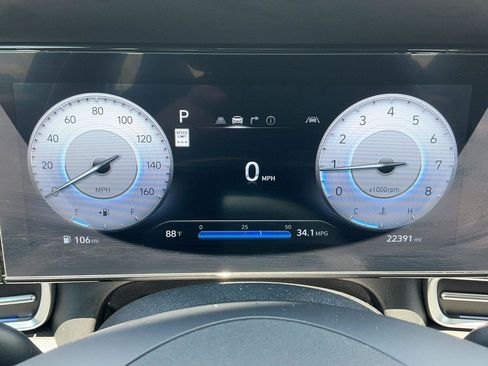 Certified 2025 Hyundai Elantra Limited FWD image 20