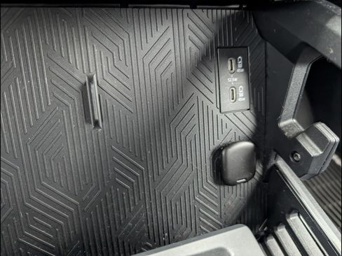 Used 2025 Toyota Tacoma SR image 15