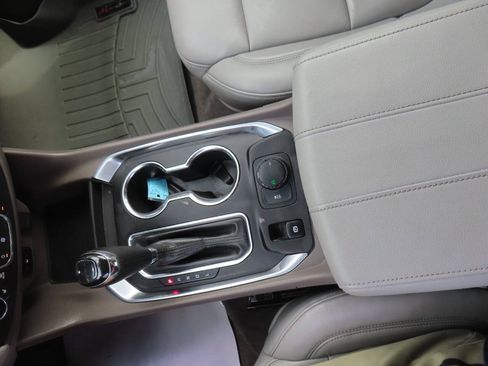 Used 2018 Chevrolet Traverse LT FWD image 49
