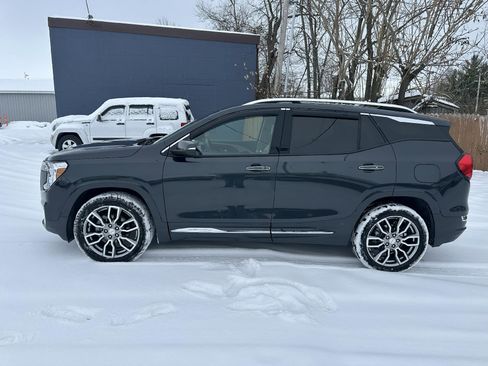 Used 2022 GMC Terrain Denali image 2