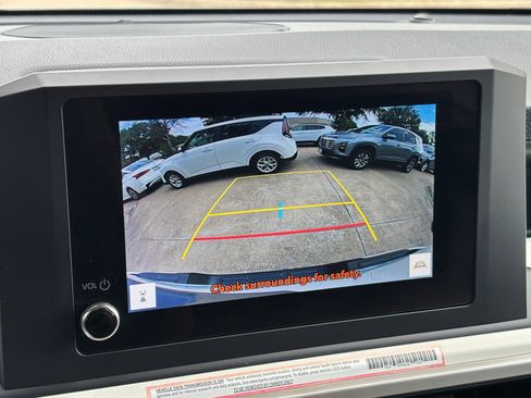 Used 2024 Toyota Tacoma TRD Off-Road image 18