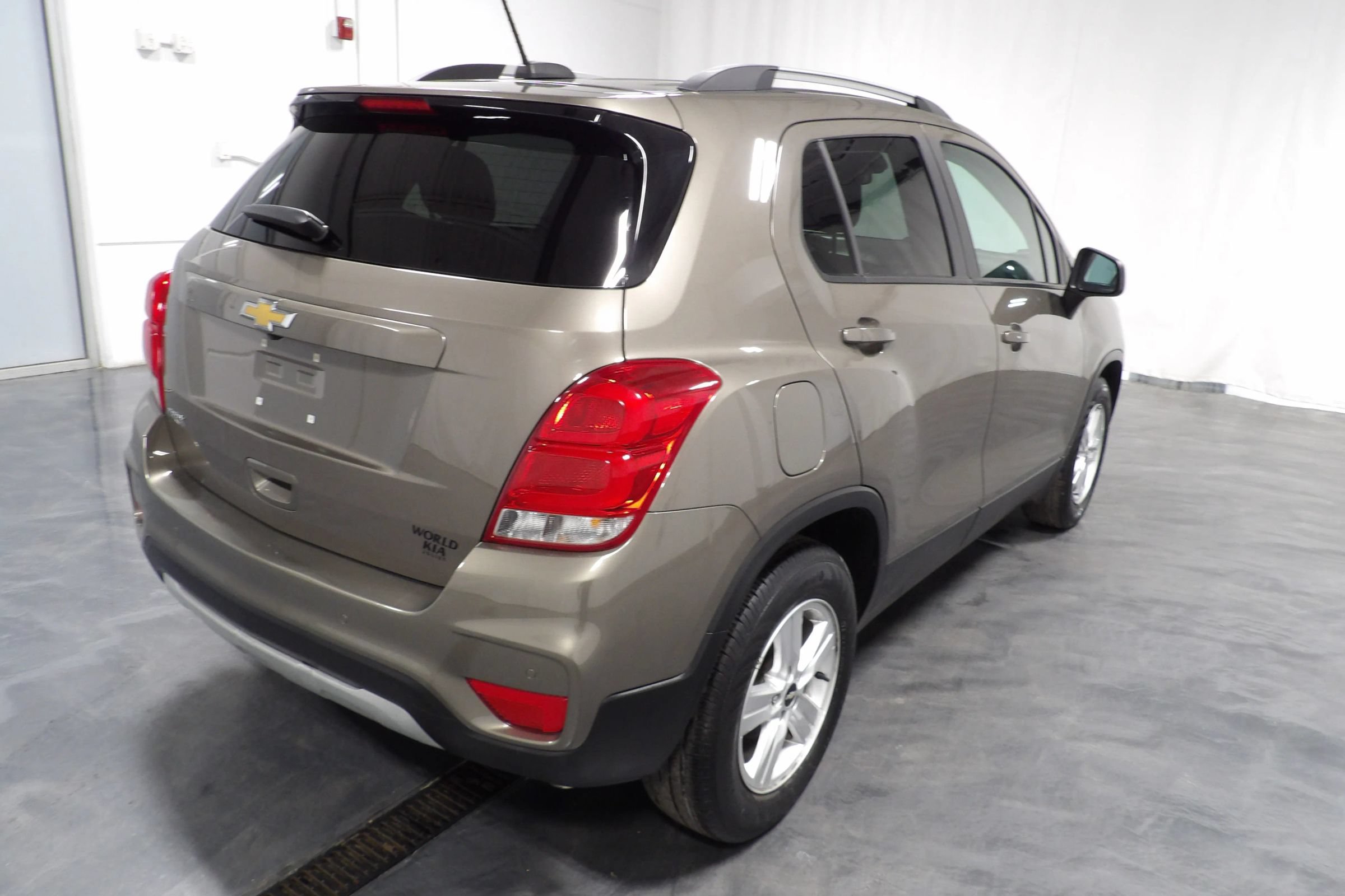Used 2021 Chevrolet Trax LT w/ Driver Confidence Package FWD image 4