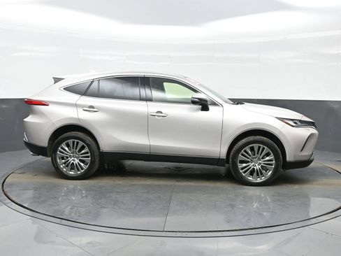 Used 2022 Toyota Venza Limited w/ Advanced Technology Package image 7