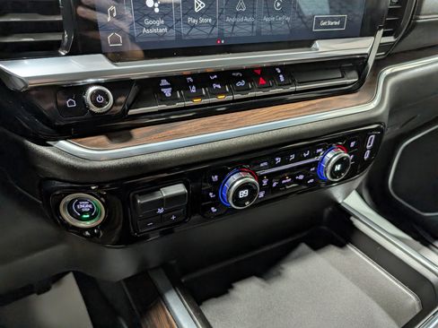 Used 2024 GMC Sierra 3500 SLT w/ SLT Convenience Package image 24