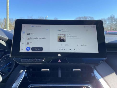 Used 2023 Toyota Venza XLE image 26