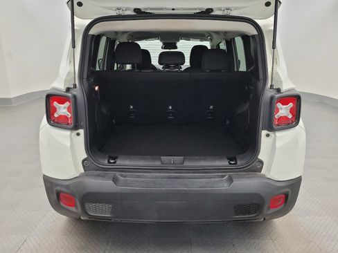 Used 2020 Jeep Renegade Altitude FWD image 29