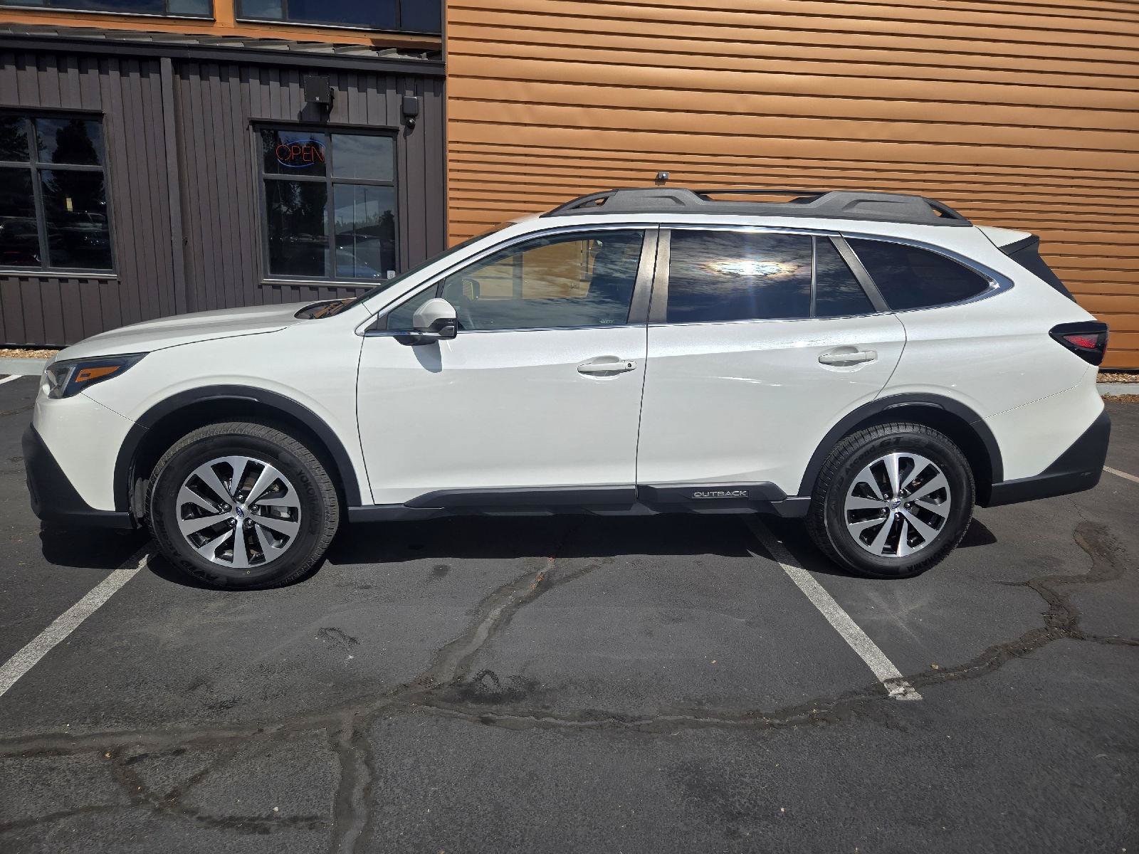 Used 2022 Subaru Outback Premium AWD/4WD image 2