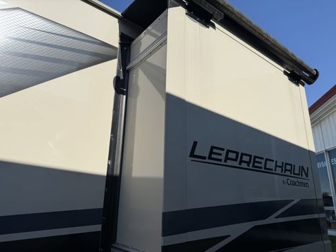 Used 2022 Ford E-450 and Econoline 450 Super Duty w/ Motorhome Prep Package image 19