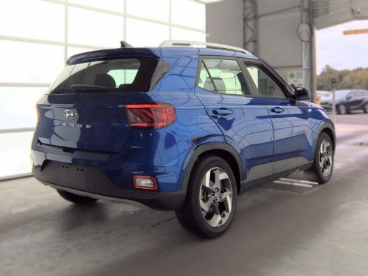 Used 2022 Hyundai Venue SEL FWD image 2