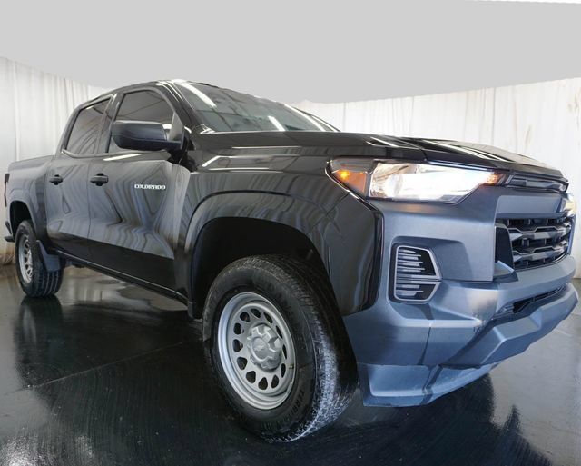 Used 2024 Chevrolet Colorado W/T w/ WT Convenience Package II AWD/4WD image 2