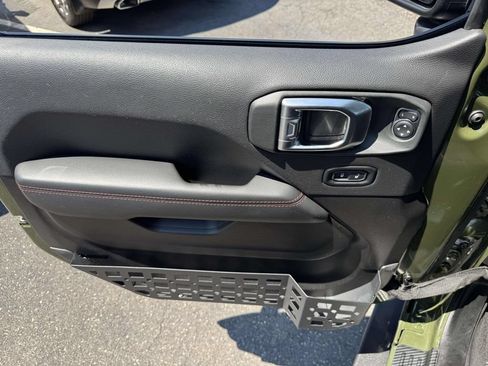Used 2022 Jeep Wrangler Unlimited Rubicon w/ LED Lighting Group AWD/4WD image 18