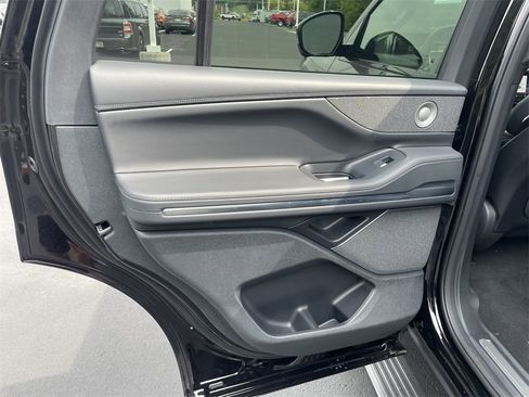 New 2025 Lincoln Navigator Reserve w/ Jet Appearance Package image 29