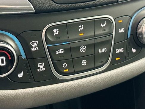 Used 2019 Chevrolet Equinox Premier FWD image 20