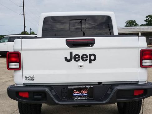 Used 2025 Jeep Gladiator Sport AWD/4WD image 6