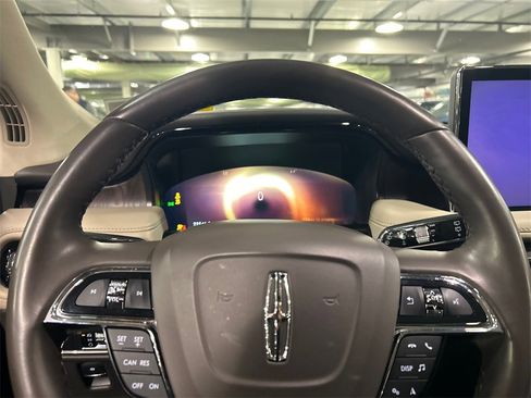 Used 2022 Lincoln Nautilus Reserve image 12