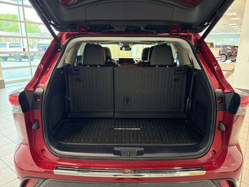 Used 2020 Toyota Highlander Limited AWD/4WD image 16