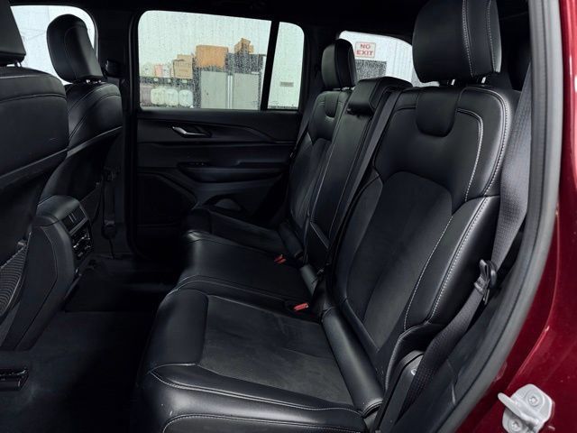 Certified 2025 Jeep Grand Cherokee Altitude AWD/4WD image 18