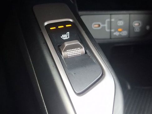 Used 2025 Kia Sorento S image 24