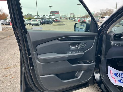 Used 2023 Honda Pilot Elite image 11