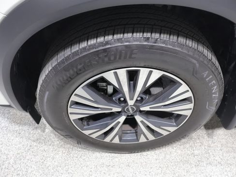 Used 2023 Nissan Rogue SV AWD/4WD image 8