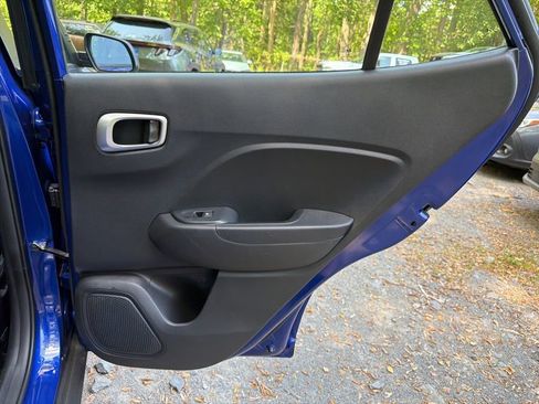 Used 2021 Hyundai Venue SE FWD image 12