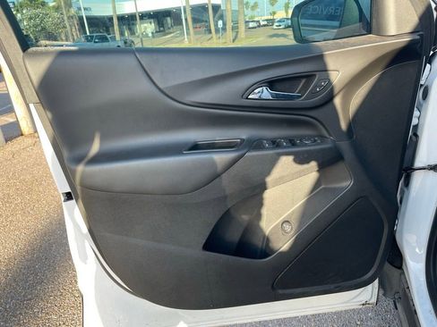 Used 2022 Chevrolet Equinox LT image 11