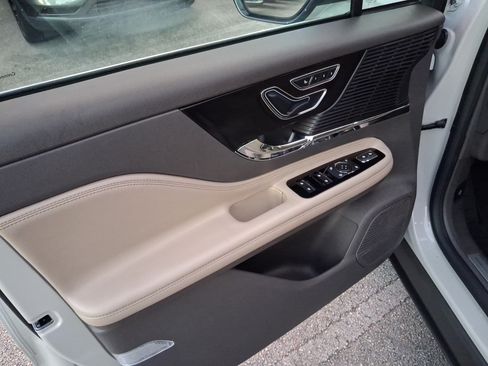 Used 2022 Lincoln Corsair FWD image 13
