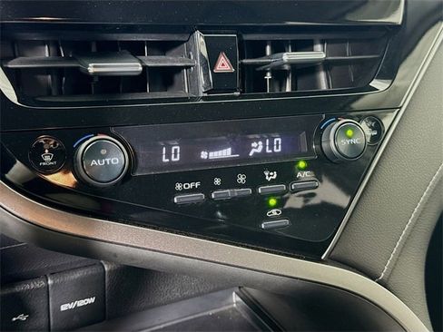 Certified 2022 Toyota Camry SE image 15