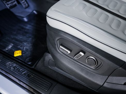 Used 2025 Rivian R1T Adventure image 14