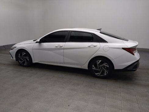 Used 2024 Hyundai Elantra SEL w/ Convenience Package FWD image 3