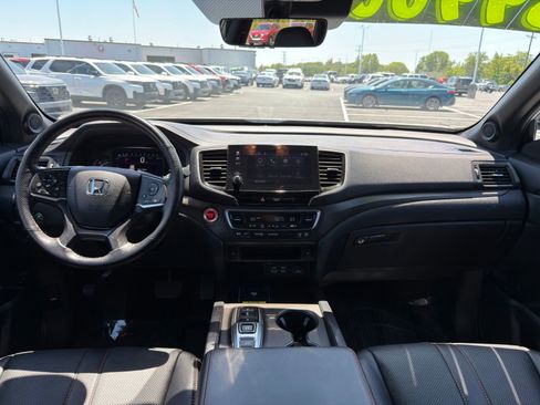 Used 2025 Honda Passport TrailSport image 30