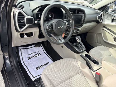 Used 2023 Kia Soul LX image 13