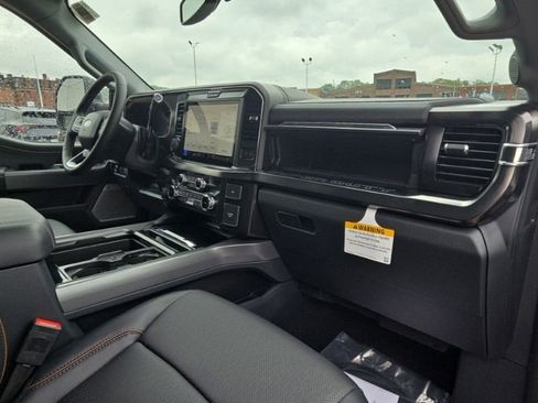 New 2026 Ford F250 Lariat w/ Black Appearance Package AWD/4WD image 18