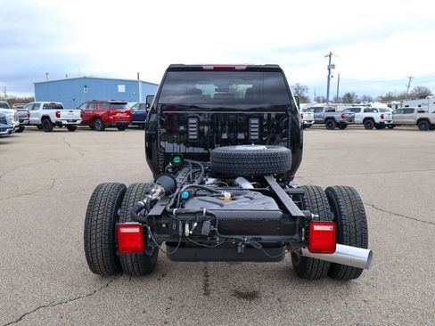 New 2026 GMC Sierra 3500 SLE image 4