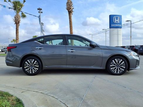 Used 2024 Nissan Altima 2.5 SV image 8